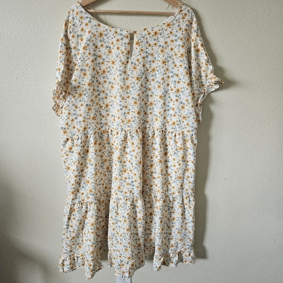Hayden LA V-Neck Ruffle Short Sleeve Tiered Floral Dress 3XL - Picture 7 of 9